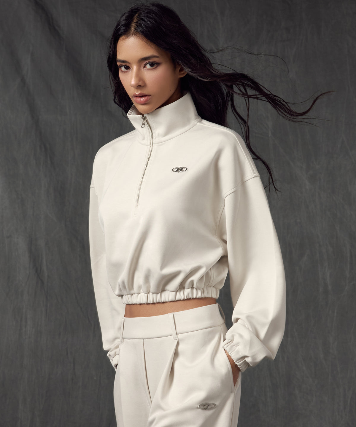 【韓国限定】W B PENDANT HALF ZIP-UP PULLOVER [IVORY]