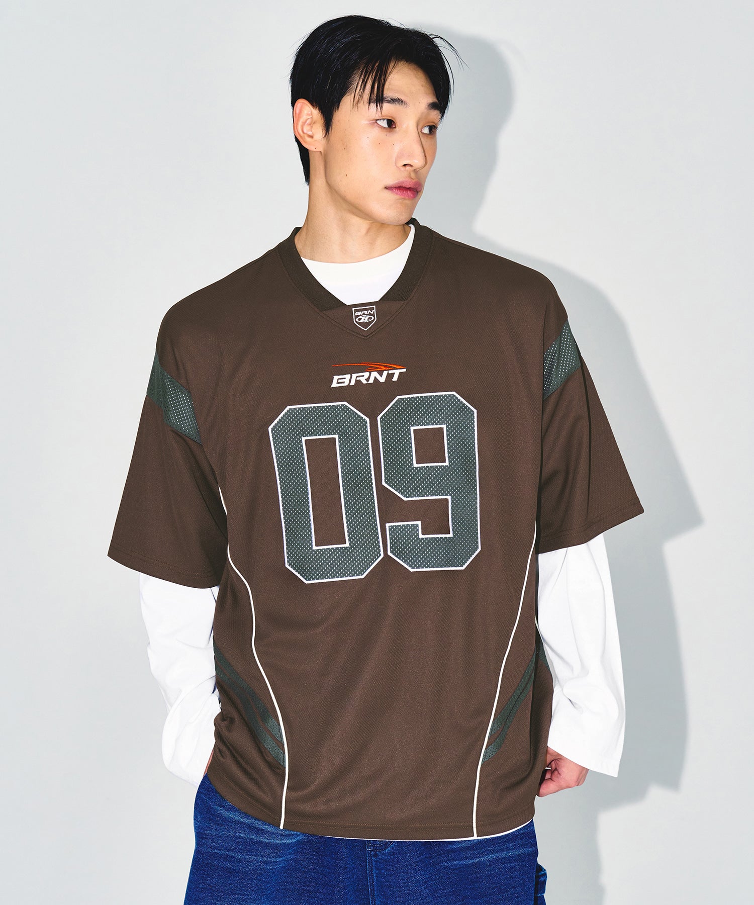 【予約販売：ご注文より1～3週間後に発送予定】09 APPLIQUE RUGBY JERSEY T-SHIRTS [BROWN]