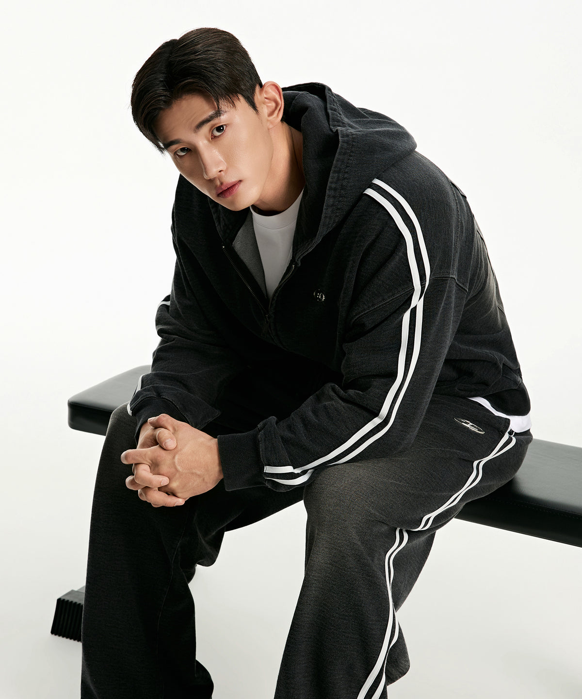 【韓国限定】DENIM LIKE TRACK LINE HOODIE ZIP-UP [BLACK DENIM]