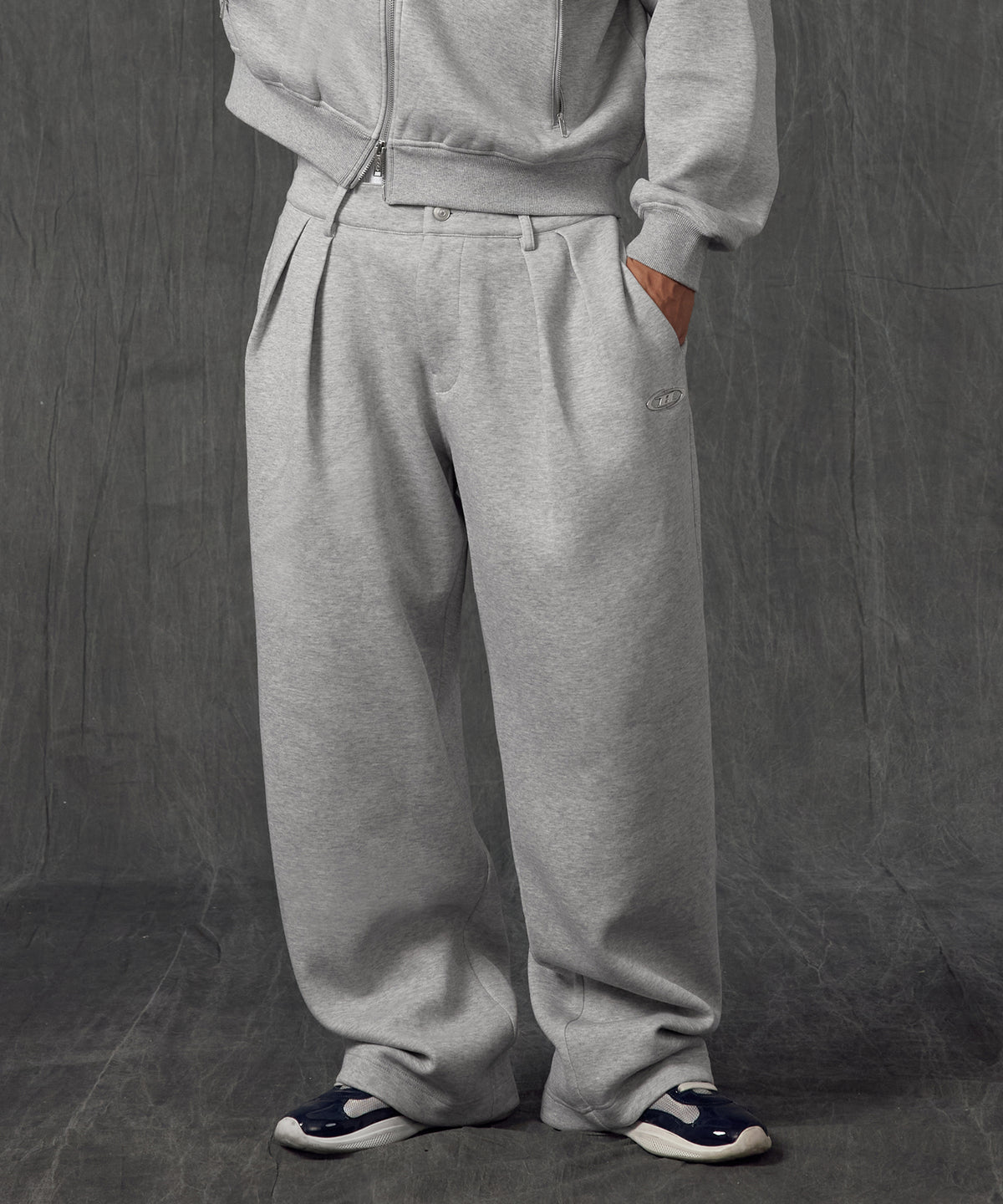 【韓国限定】CHROME B TECH FOAM TWO TUCK PANTS [MELANGE GREY]