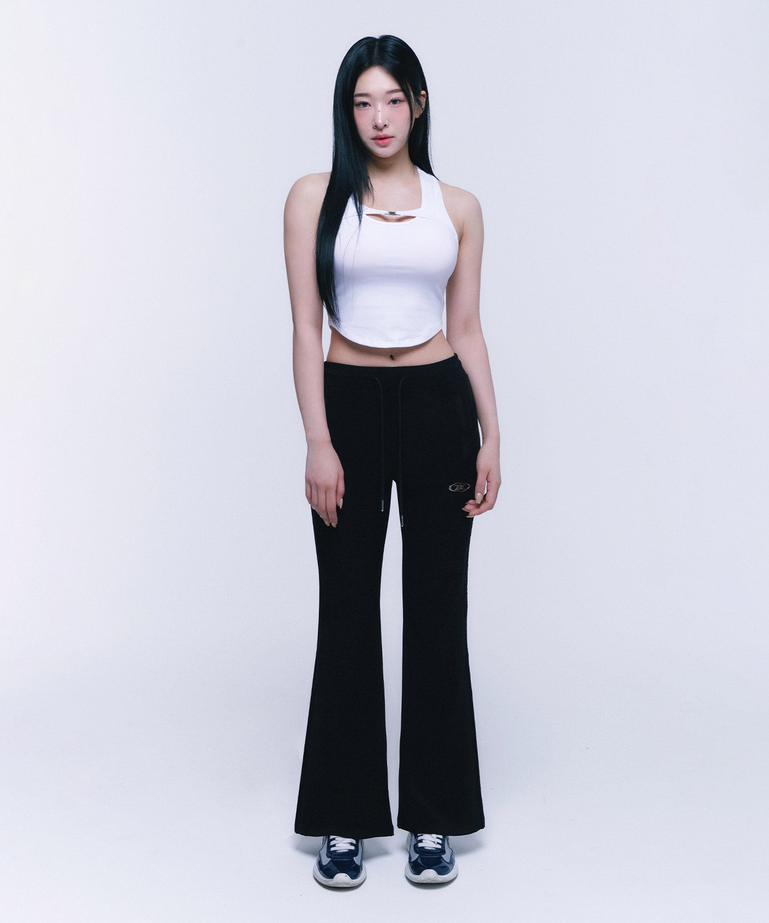 B BUCKLE CUT-OUT CROP SLEEVELESS [WHITE]