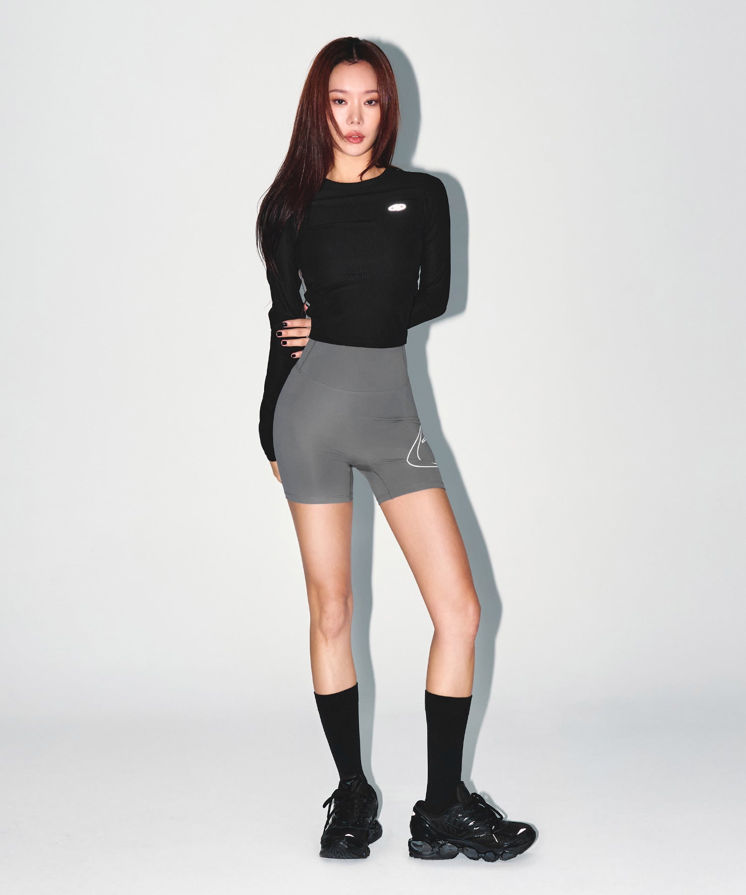 【予約販売：ご注文より1～3週間後に発送予定】W STROKE B 3.5 BIKER SHORTS [CHARCOAL]