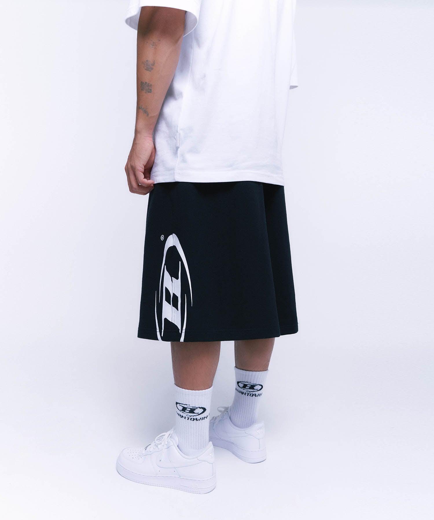SIDE B LOGO HALF PANTS [BLACK]