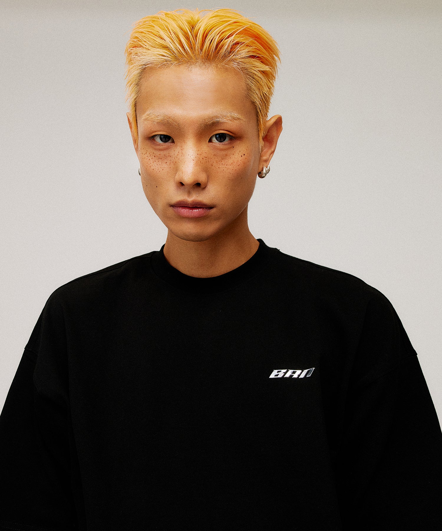 SILVER BRN SEMI OVER FIT T-SHIRTS [BLACK]