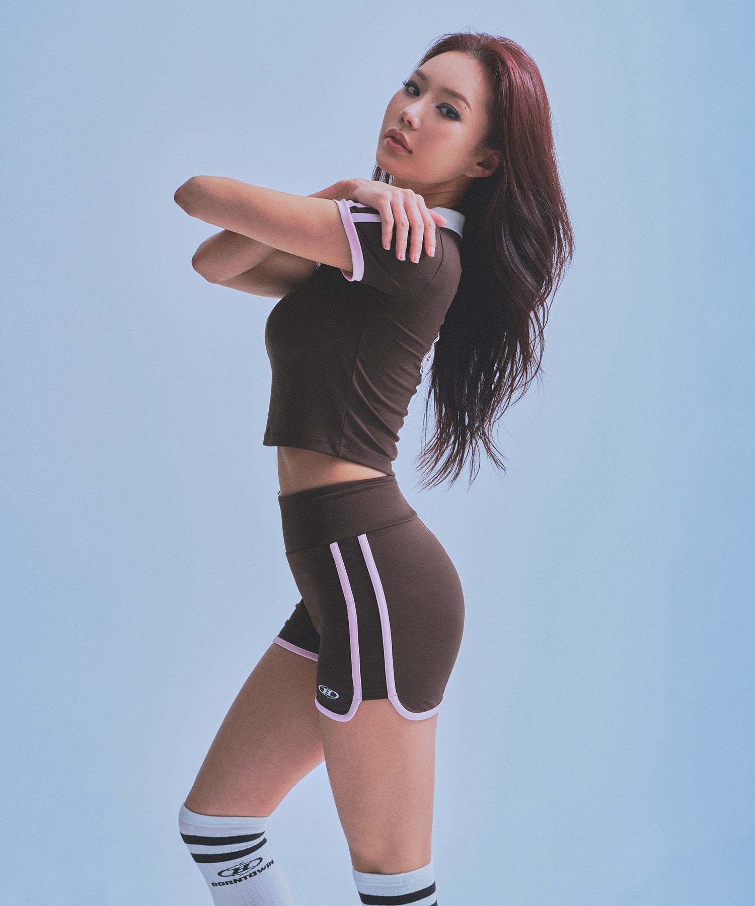 【5/9 release】W BRNTW FOOTBALL CROP T-SHIRTS [BROWN]