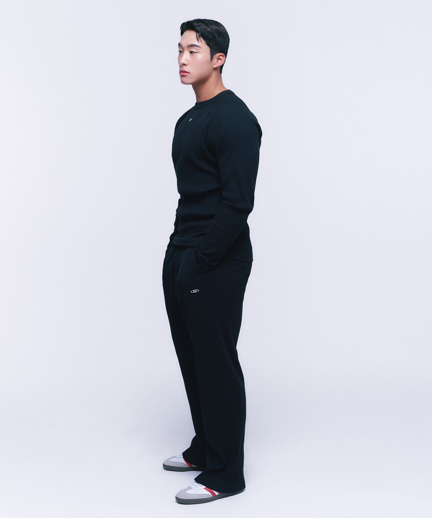 B PENDANT RIBBED LONGSLEEVE [BLACK]