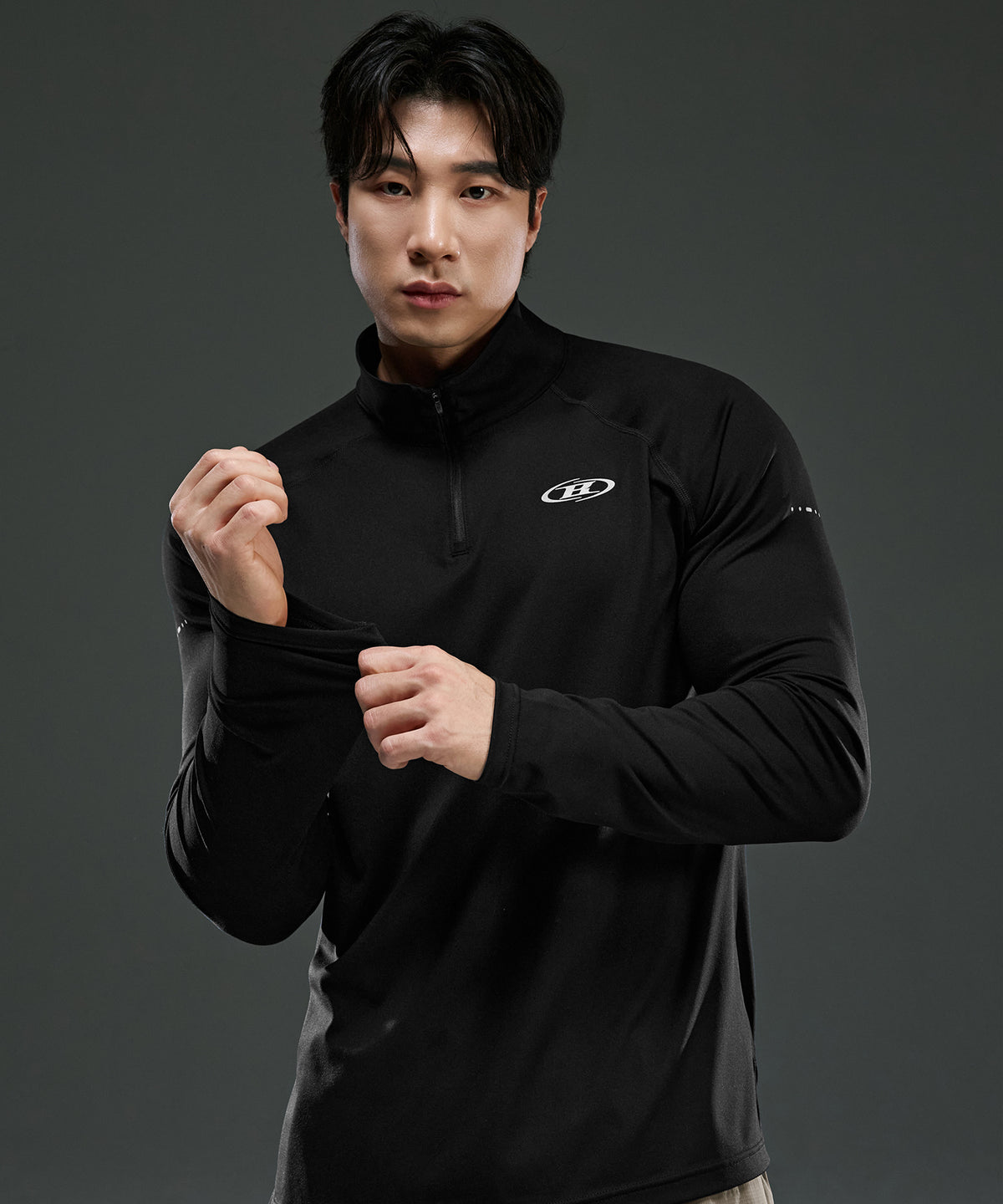 【韓国限定】SYMBOL B SEMI MUSCLE FIT HALF ZIP-UP LONG SLEEVE [BLACK]
