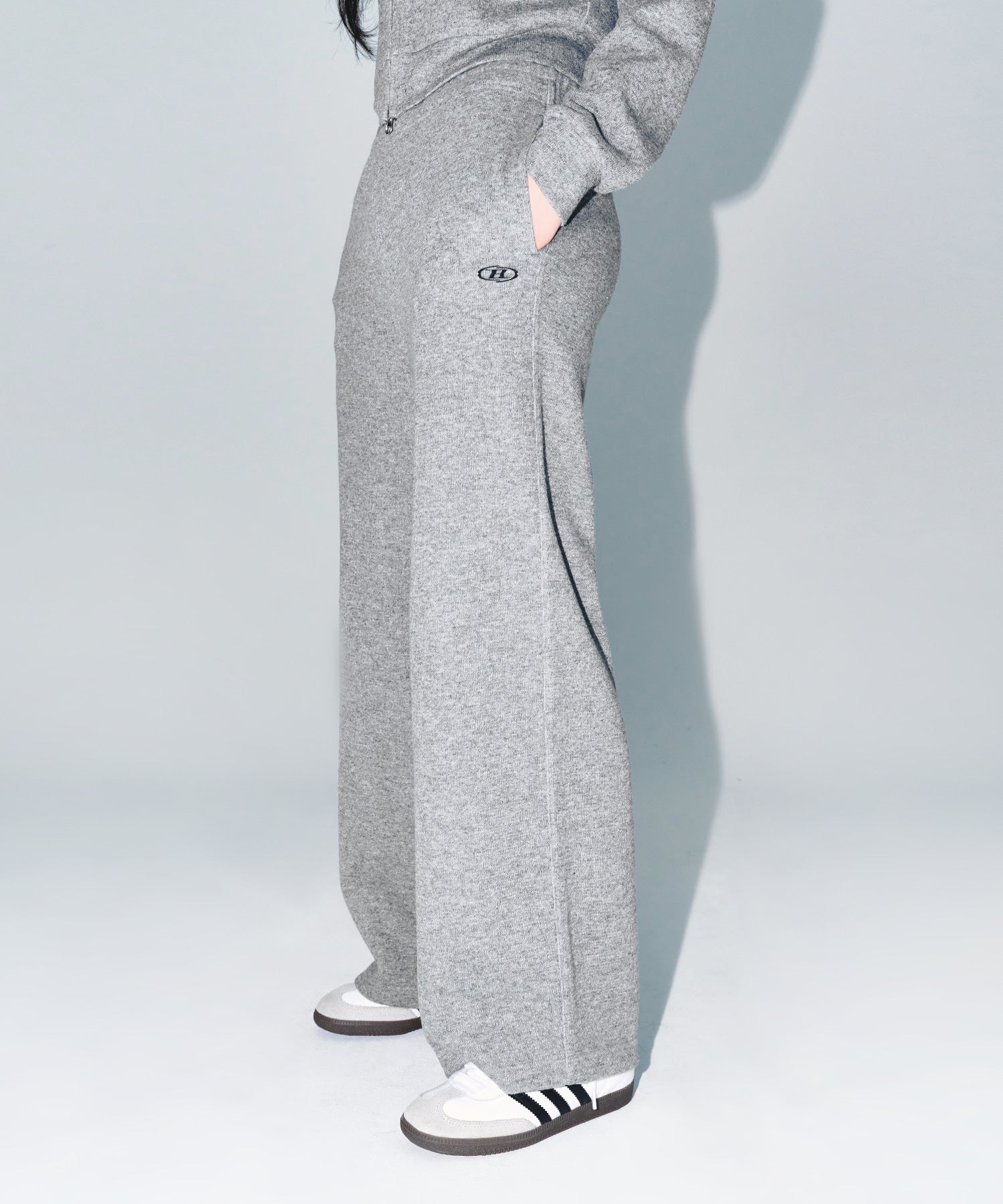 【予約販売：ご注文より1～3週間後に発送予定】W KNIT LIKE SEMI WIDE PANTS [MELANGE GREY]