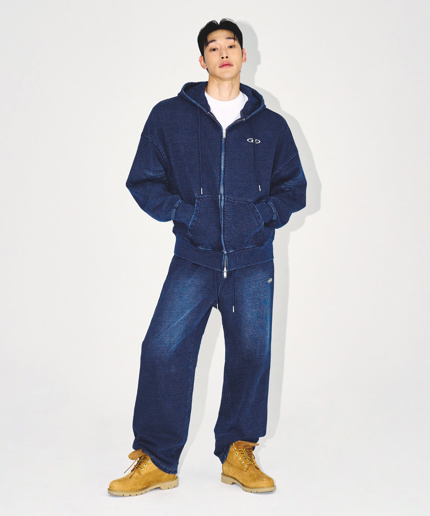 【予約販売：ご注文より1～3週間後に発送予定】DENIM LIKE SWEAT PANTS [MID DENIM]