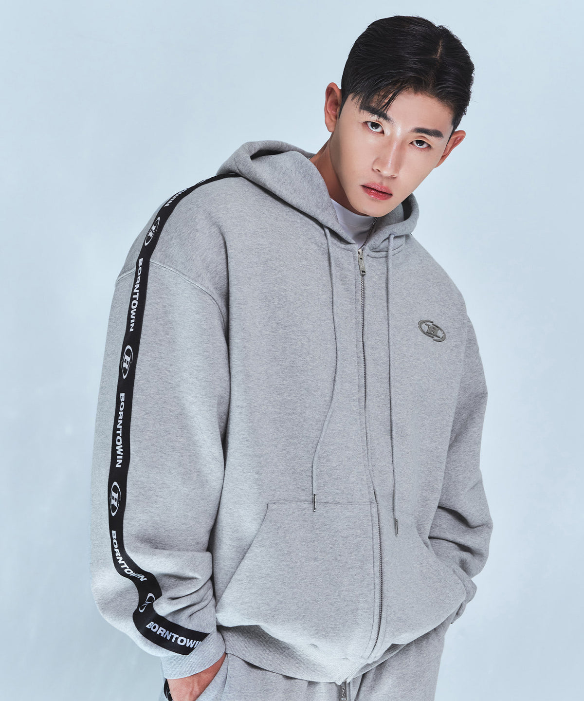 【韓国限定】BIG CHROME B BLACK LINE ZIP-UP HOODIE [MELANGE GREY]