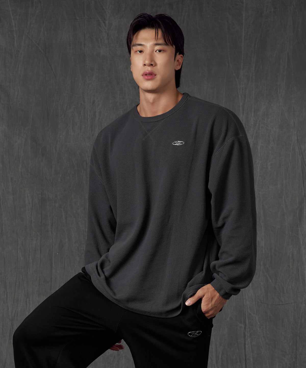 【韓国限定】CHROME B WAFFLE LONG SLEEVE [CHARCOAL]