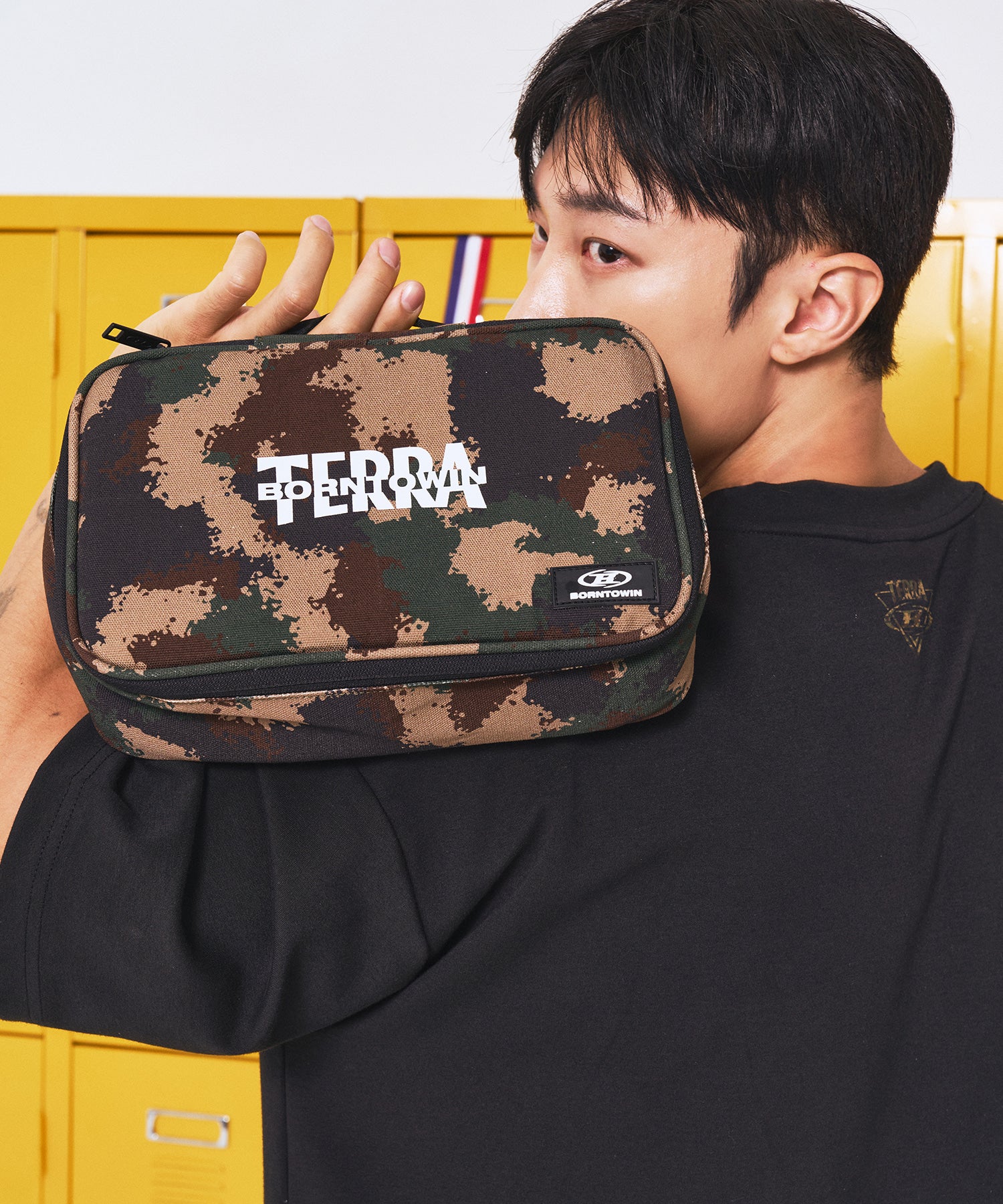 【予約販売：ご注文より1～3週間後に発送予定】BORNTOWIN X TERRA CAMO POUCH [CAMO]