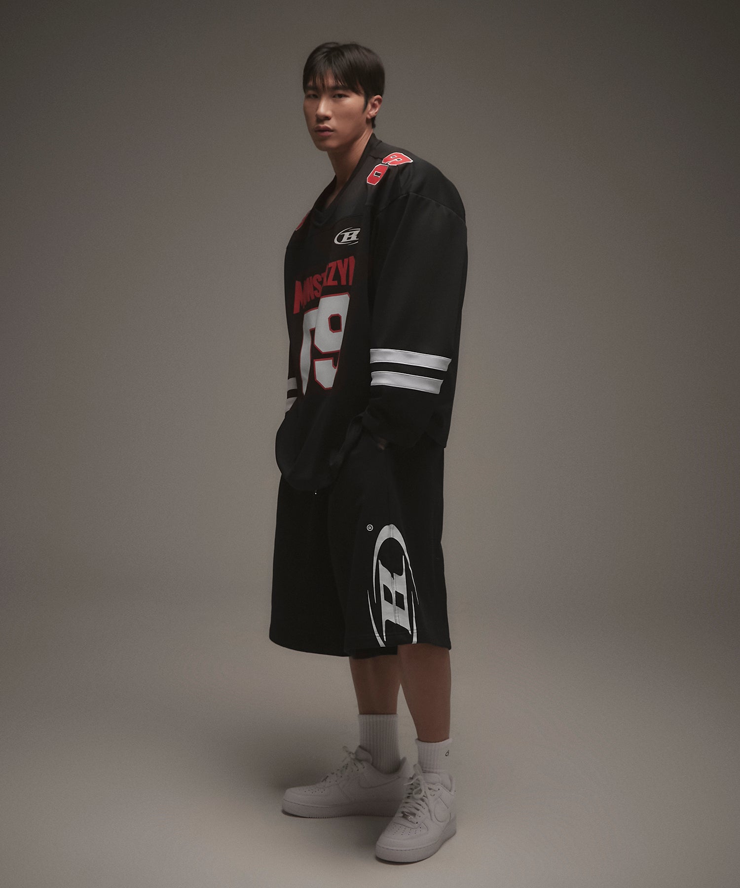 【予約販売：ご注文より1～3週間後に発送予定】MONSTERZYM HOCKEY JERSEY [BLACK]