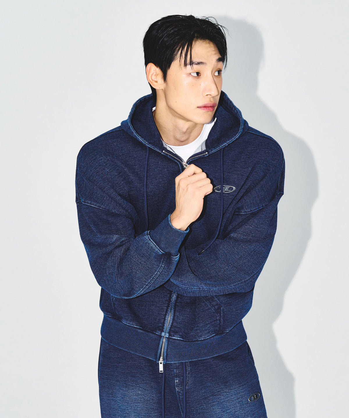 【30％OFF / POPUP展示品】DENIM LIKE HOODIE ZIP-UP [MID DENIM]